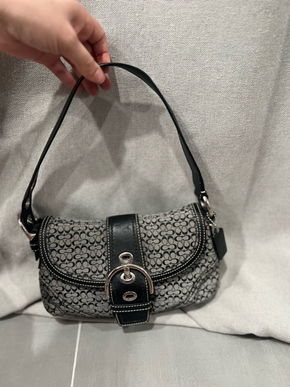 Coach back/grey small soho black leather strap bag